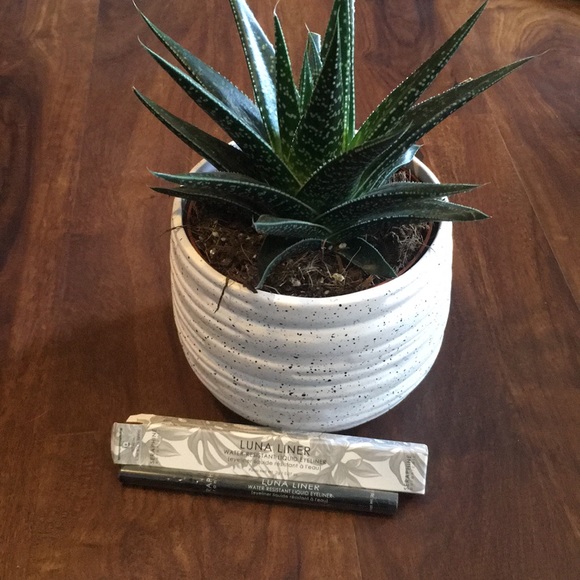 Seraphine Botanicals | Luna Liquid Eyeliner - Picture 1 of 4